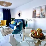 Blue Horizon By Deihu Experiences Daire